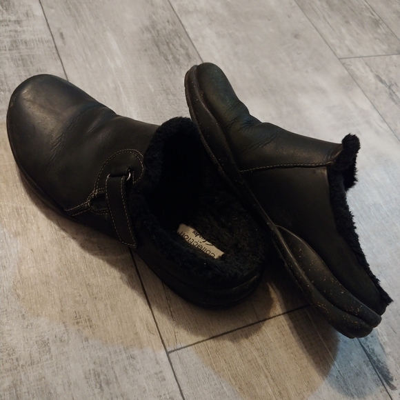 Clarks slides. Size 9. Black - Picture 2 of 5